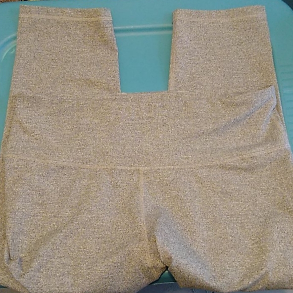 OLD NAVY workout capris - Picture 2 of 8